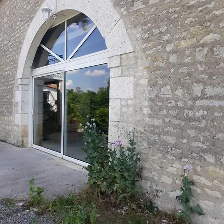 Kmetija * Mansle-les-Fontaines